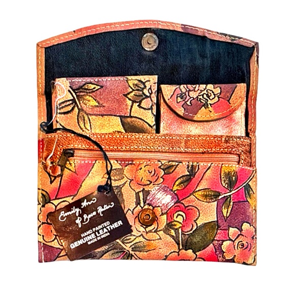 Emily Ann Boca Raton | NWT | Hand Painted Leather 3-in-1 Clutch Wallet Set - Picture 3 of 10
